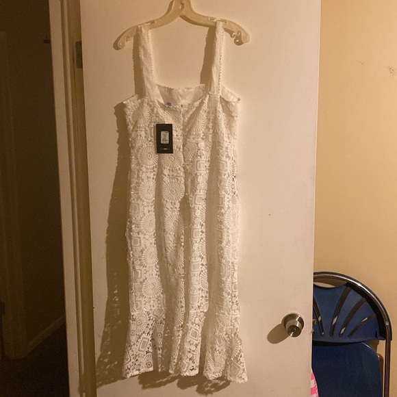 White dress - Picture 2 of 2
